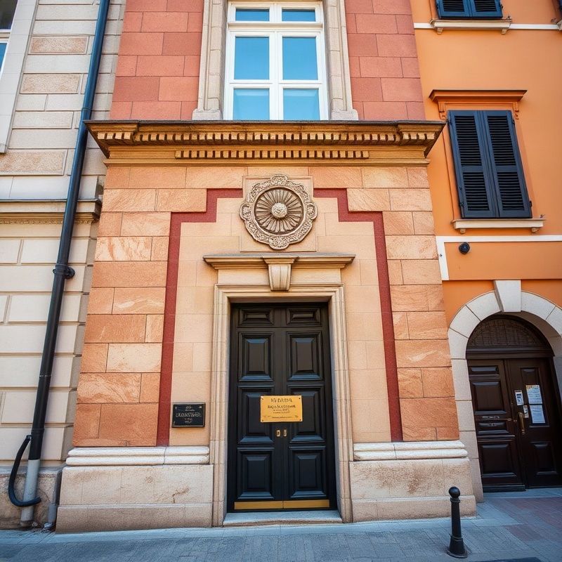 Pročelje ureda u Ulici kralja Tomislava u Splitu, tamna vrata sa zlatnom pločicom